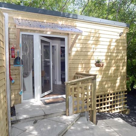 Tawny Lodge Уестпорт Екстериор снимка